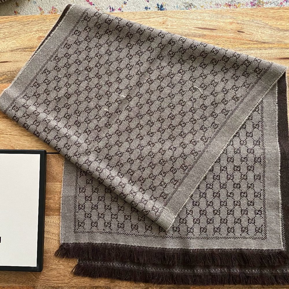 Gucci Wool GG jacquard scarf (beige/brown) with box
